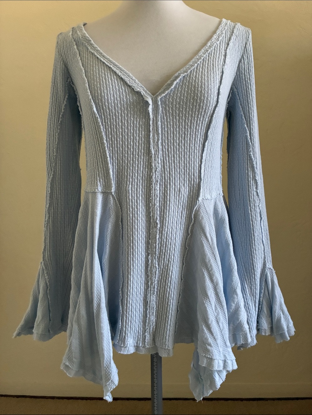 We The Free Primrose Textured V-Neck Flared Top Small